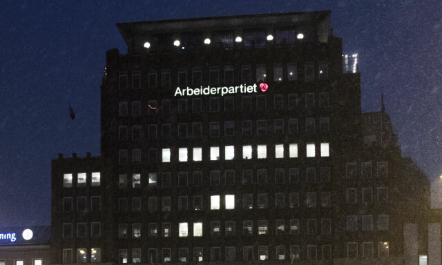 image: Hvis Ap-folk skulle trenge en kniv under landsmøtemiddagen, kan de trolig bare trekke en ut av ryggen på sidemannen